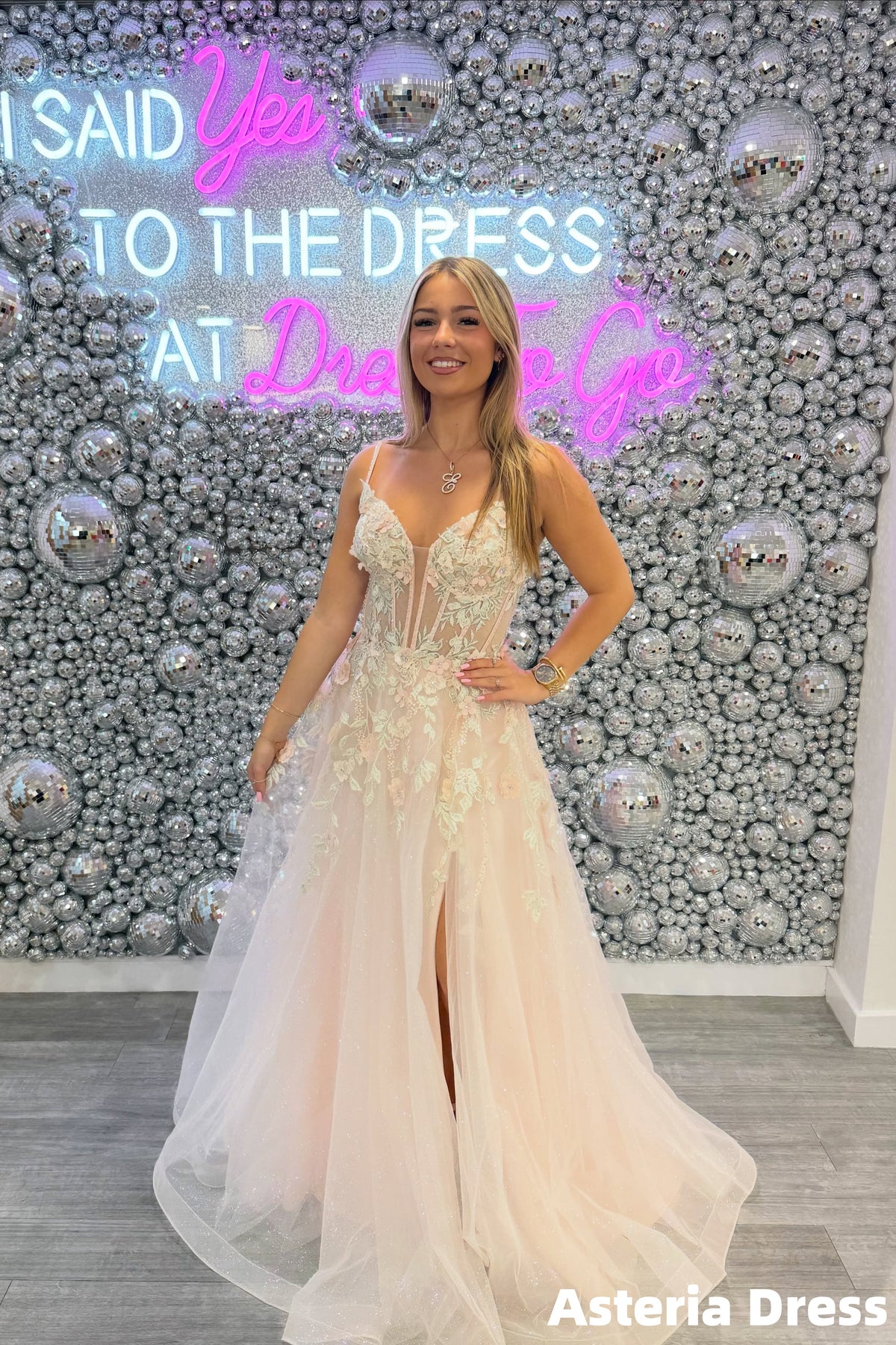 Charming Appliques Floral A-Line Spaghetti Straps Tulle Prom Dresses