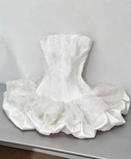 Pretty Ball Gown Strapless Satin Lace Short Homecoming Dress 17th Birthday Outfits