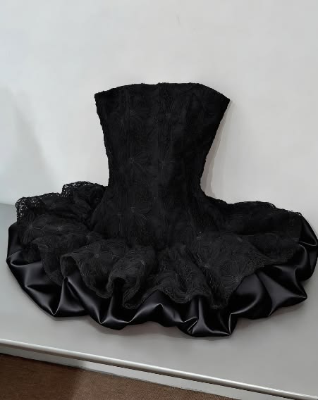 Pretty Ball Gown Strapless Satin Lace Short Homecoming Dress 17th Birthday Outfits