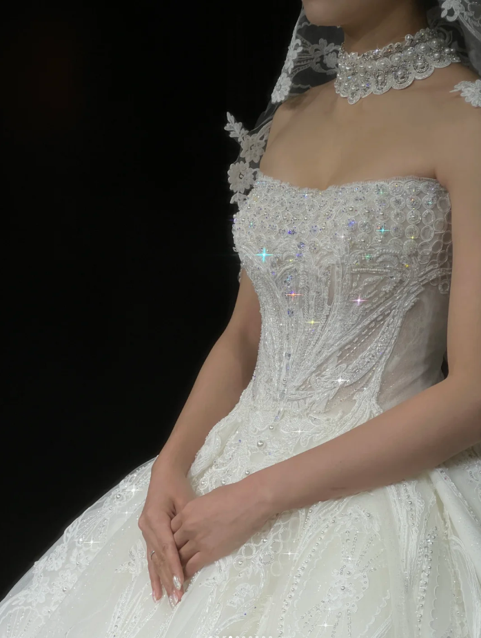 Modest  A-Line Long Wedding Dresses Beaded Tulle White Bridal Dresses Sleeveless Strapless Bridal Gowns