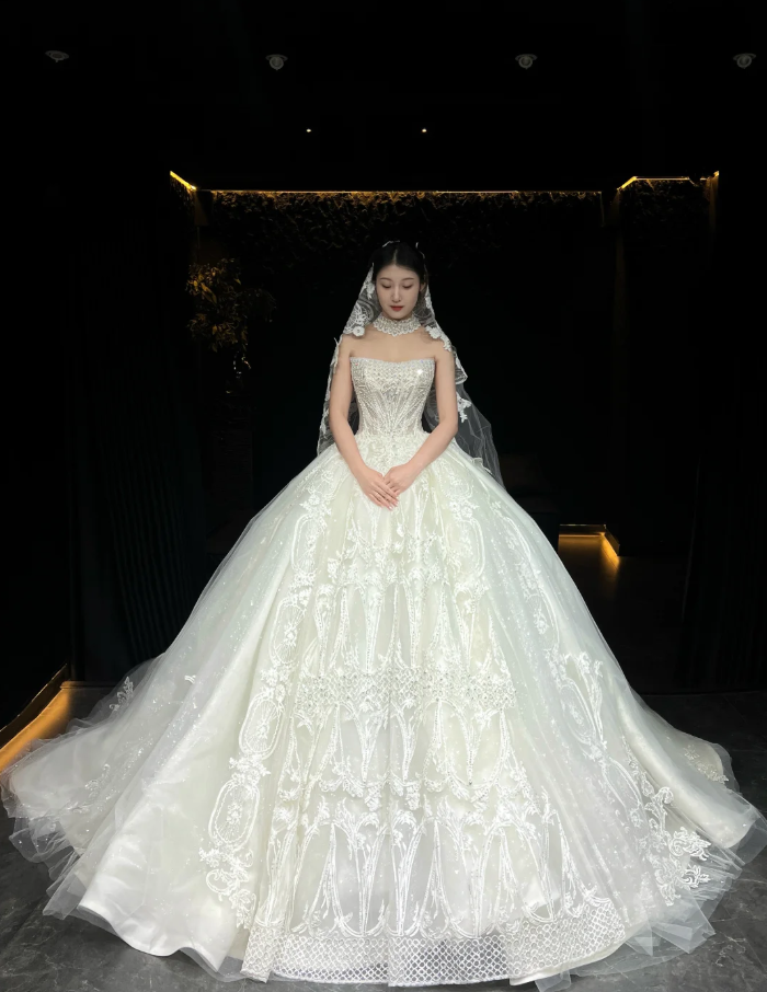 Modest  A-Line Long Wedding Dresses Beaded Tulle White Bridal Dresses Sleeveless Strapless Bridal Gowns