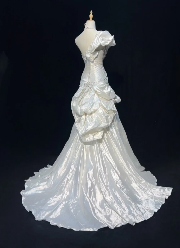 Vintage Sheath Long Wedding Dresses One-shoulder Satin  White Bridal Gowns Sleeveless Bridal Dresses