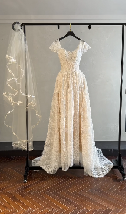Vintage A-Line Long Wedding Dresses Sweetheart Lace Beaded Bridal Gowns Applique Bridal Dresses