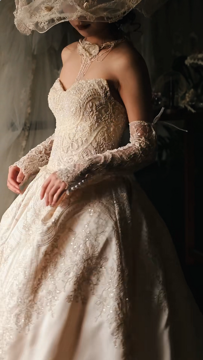 Vintage Sweetheart A-Line Long Wedding Dresses Satin Applique Light Champagne Bridal Dresses Sleeveless Gowns