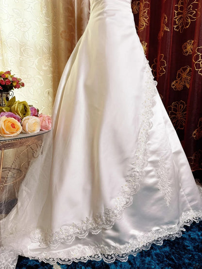 Vintage Halter A-Line Long Wedding Dresses Satin Appliques White Bridal Gowns Sleeveless Bridal Dresses
