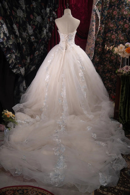 Fairy A-line Long Wedding  Dresses Tulle Appliques White  Bridal Gowns Sleeveless   Sweetheart Bridal Dresses
