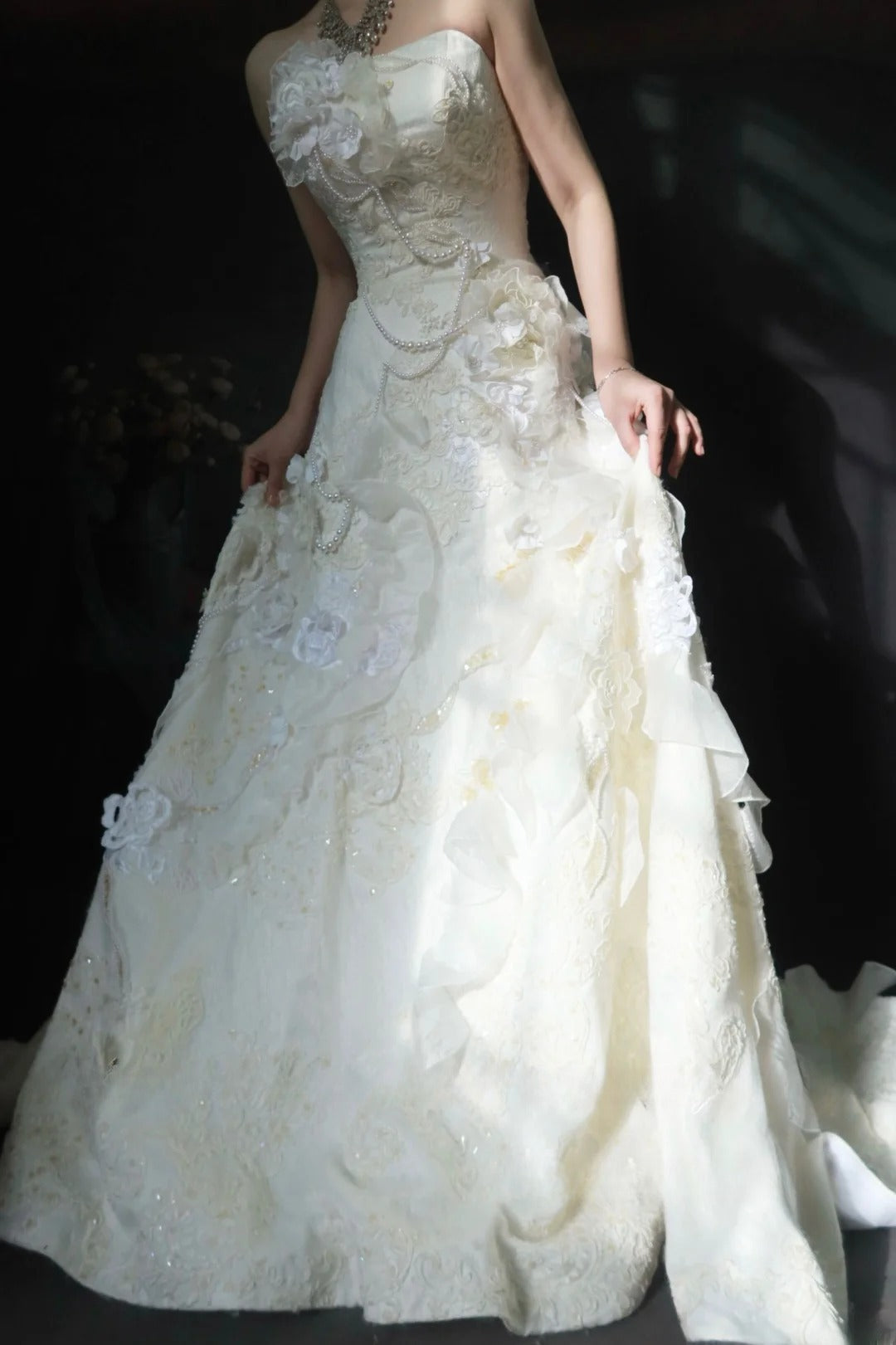Vintage Sheath Long Wedding Dresses Tulle Applique Beaded White Bridal Gowns Strapless Sleeveless Bridal Dresses
