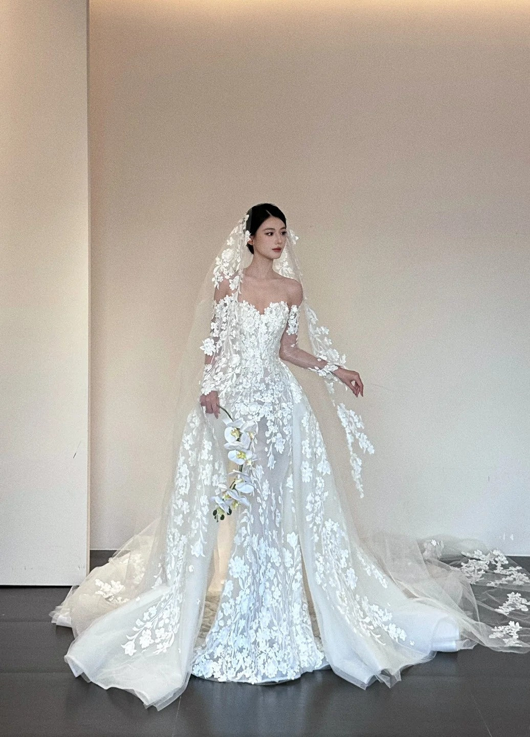 Modest Mermaid Long Wedding Dresses Appliques Tulle White Bridal Gowns Off-shoulder Sleeveless Bridal Dress ED06555
