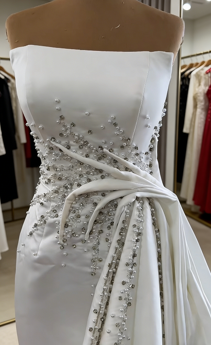 Simple Sheath Satin Strapless Bridal Dress White Wedding Dress Sleeveless Bridal Gown