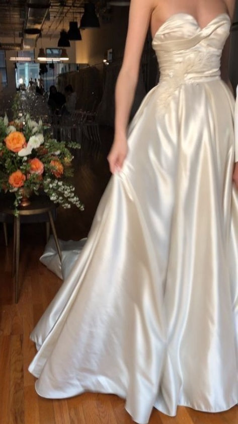 Ivory A-line Satin Wedding Dresses Sweetheart Applique Bridal Gown, AST1922