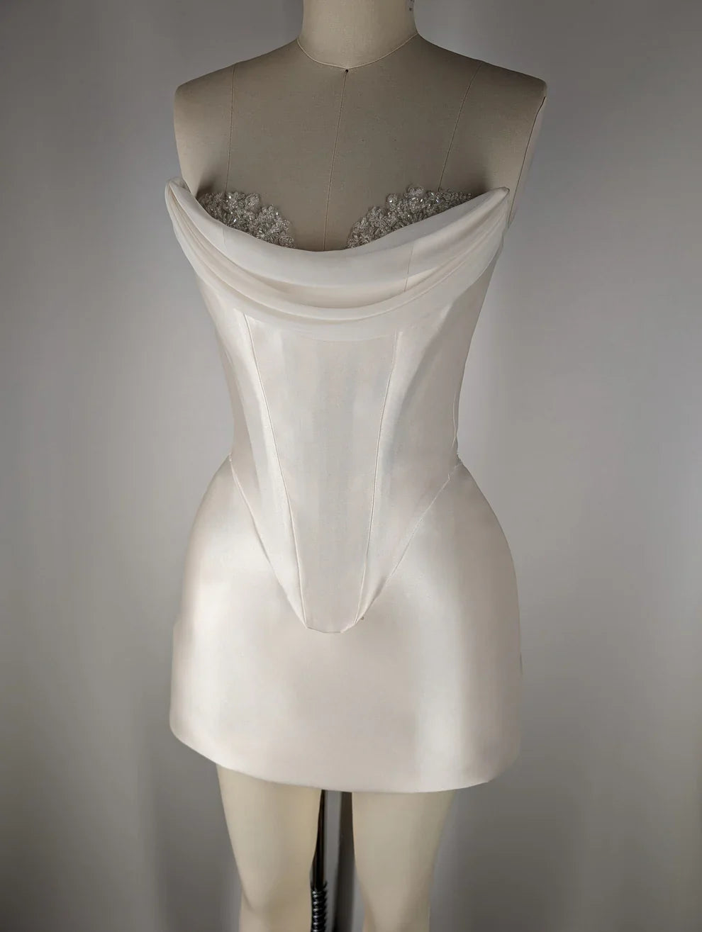 Elegant Satin Tube Top Feather Edge Bodycon 19th Birthday Homecoming Dress