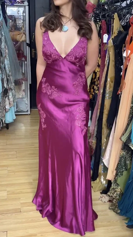 Purple V-neck Sheath Prom Dresses Appliques Backless Evening Party Dress,AST2237