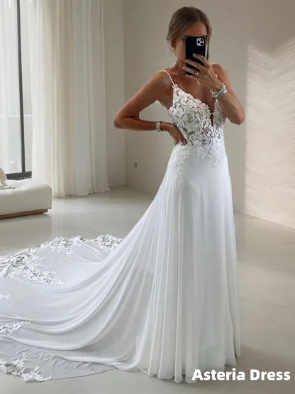 A-Line/Princess V-neck Chapel Train Chiffon Wedding Dresses With Appliques Lace