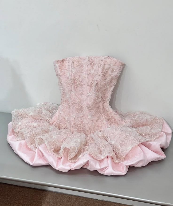 Pretty Ball Gown Strapless Satin Lace Short Homecoming Dress 17th Birthday Outfits