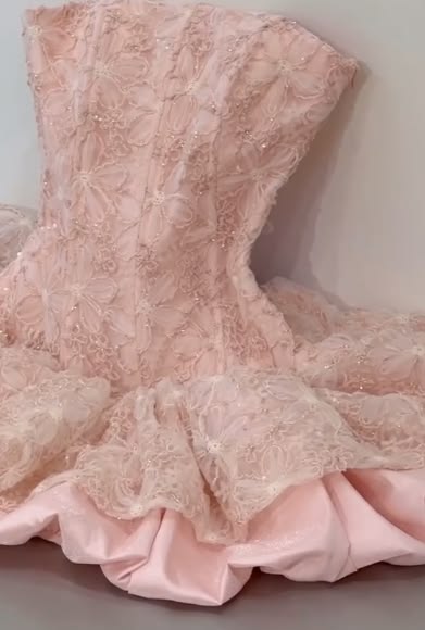 Pretty Ball Gown Strapless Satin Lace Short Homecoming Dress 17th Birthday Outfits