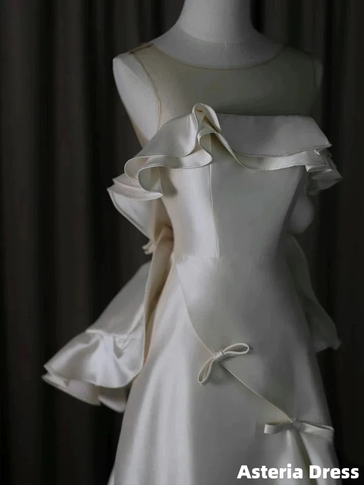 Classy Ball Gown Scoop Satin Ruffles Ivory Wedding Dresses Brides Dress